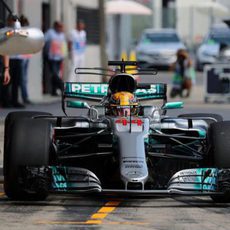 Lewis Hamilton encabeza la tabla de tiempos del viernes