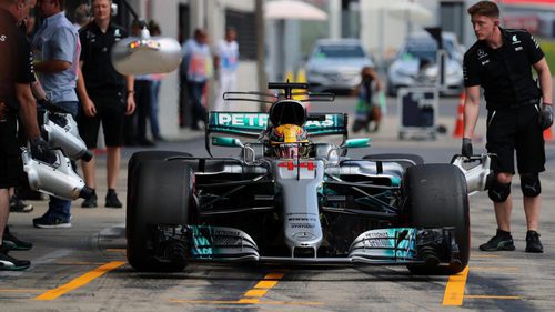 Lewis Hamilton encabeza la tabla de tiempos del viernes