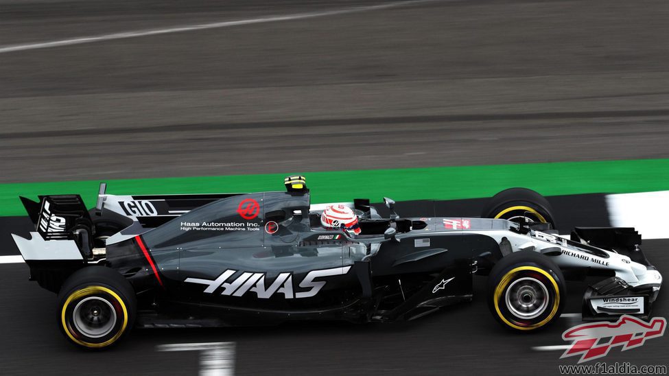 Antonio Giovinazzi con el Haas