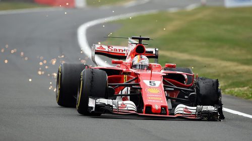 Pinchazos en ambos Ferrari