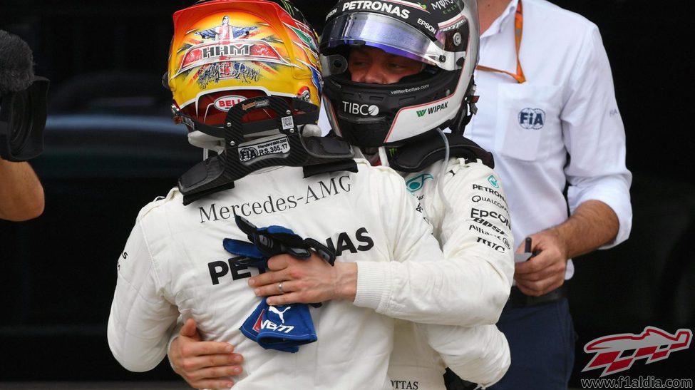 Doblete de Mercedes en Silverstone