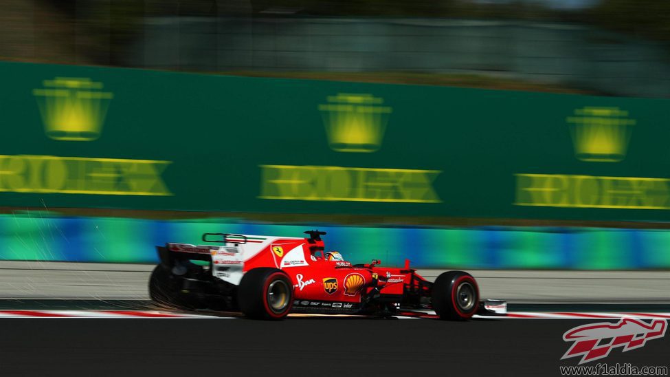 Vettel, a por Mercedes y Red Bull