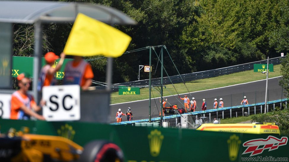 Cartel del Safety Car tras el accidente de Ricciardo