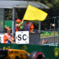 Cartel del Safety Car tras el accidente de Ricciardo