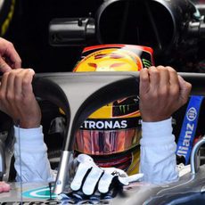 Lewis Hamilton prueba el halo