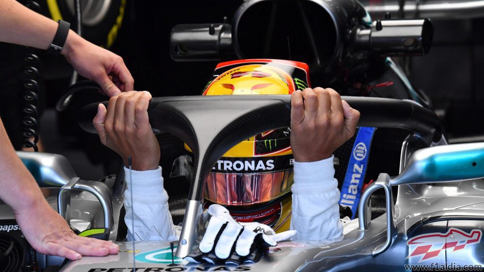 Lewis Hamilton prueba el halo