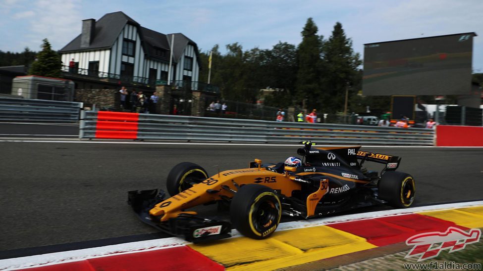 Palmer conduce su RS17 en Spa