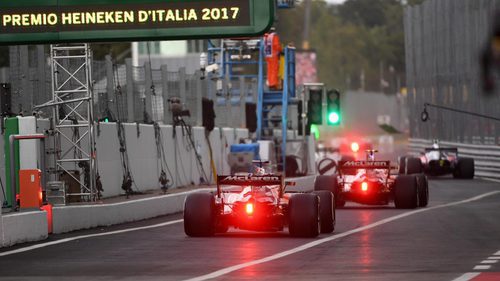 Los McLaren en el pit-lane de Monza