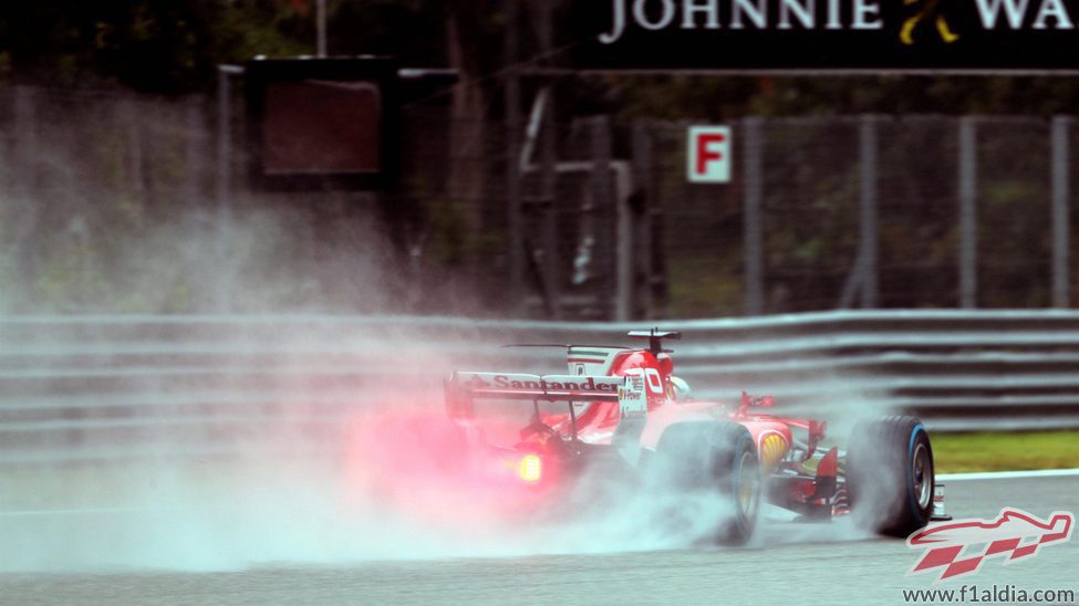 Spray de Sebastian Vettel durante la clasificacion