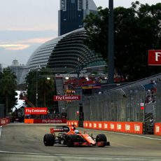 Fernando Alonso rueda en Singapur