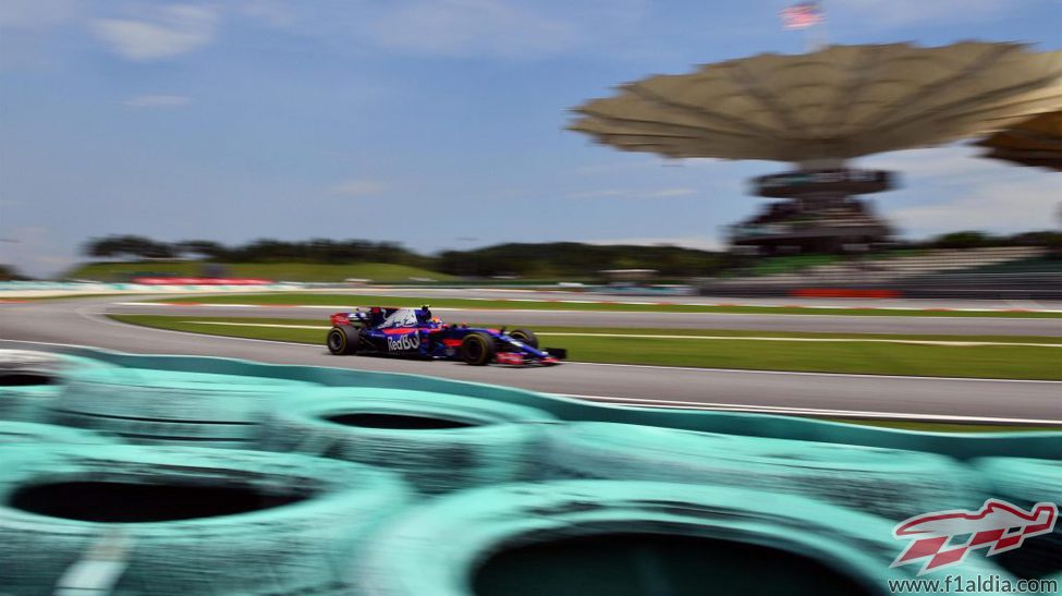 Carlos Sainz clasifica el decimocuarto en Malasia