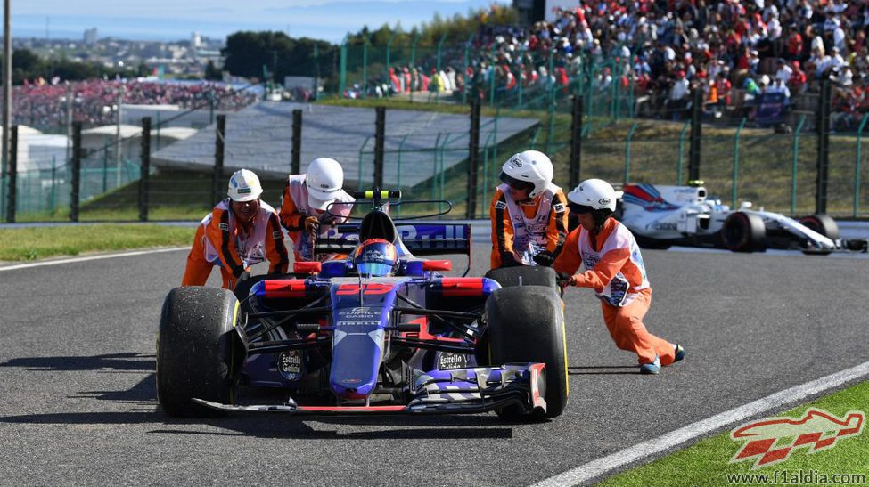 Carlos Sainz abandona