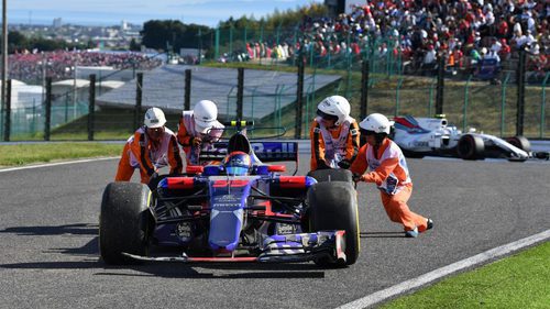 Carlos Sainz abandona