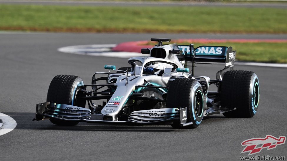 Valtteri Bottas pilotando su W10