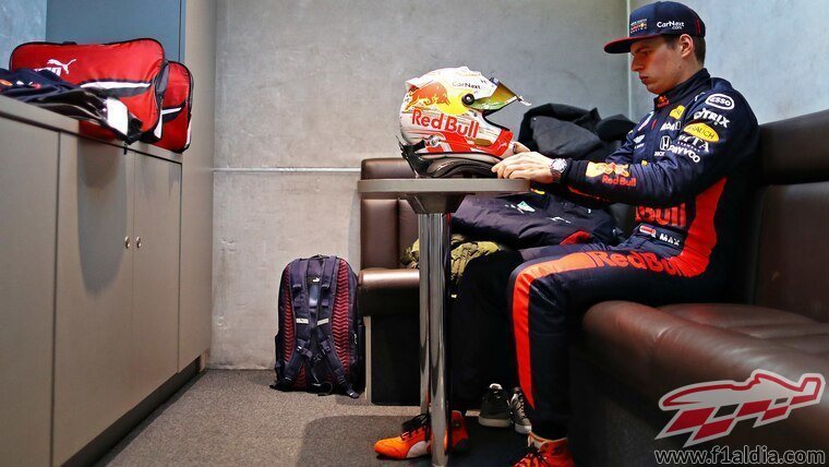 Max Verstappen se prepara para el RB16