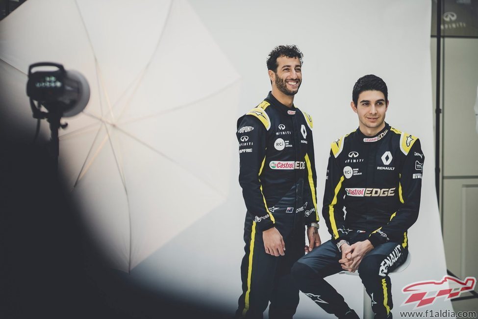 Ricciardo y Ocon, en la presentación del RS20