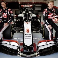 Magnussen y Grosjean, durante la presentación del VF-20