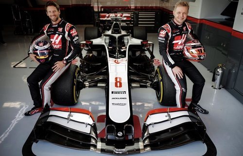 Magnussen y Grosjean, durante la presentación del VF-20