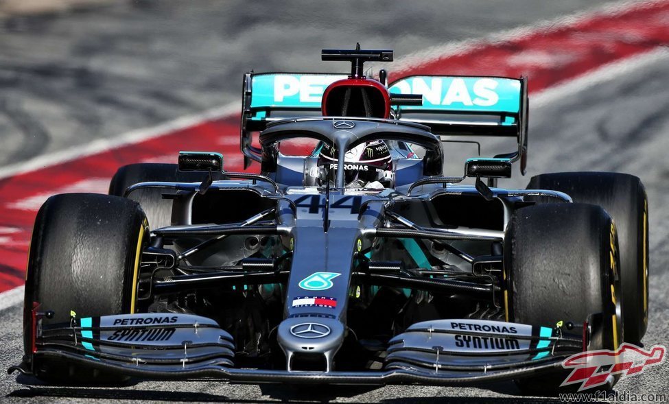Hamilton en su nuevo Mercedes