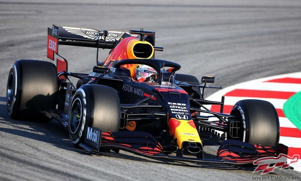 Max Verstappen estrena el RB16