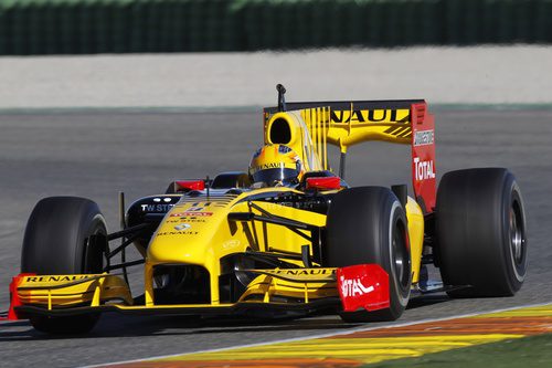 Kubica pilota el R30 en Valencia