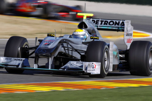 Rosberg prueba el W01