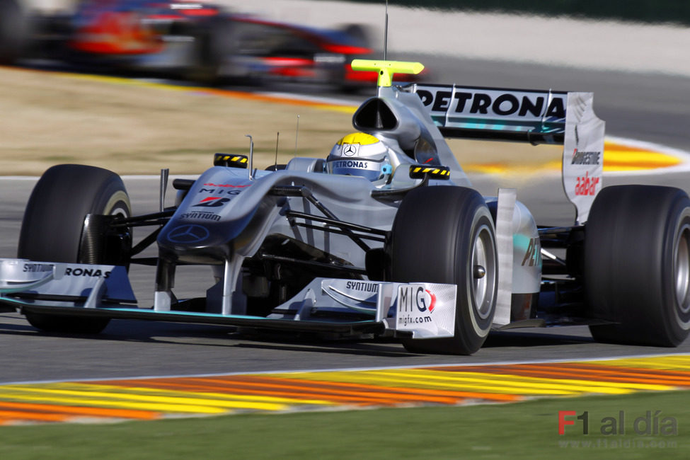 Rosberg prueba el W01