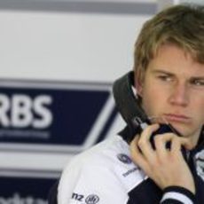 Hülkenberg observa a Barrichello