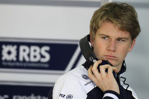 Hülkenberg observa a Barrichello