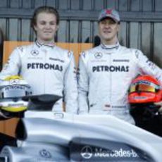 Los pilotos y sus cascos