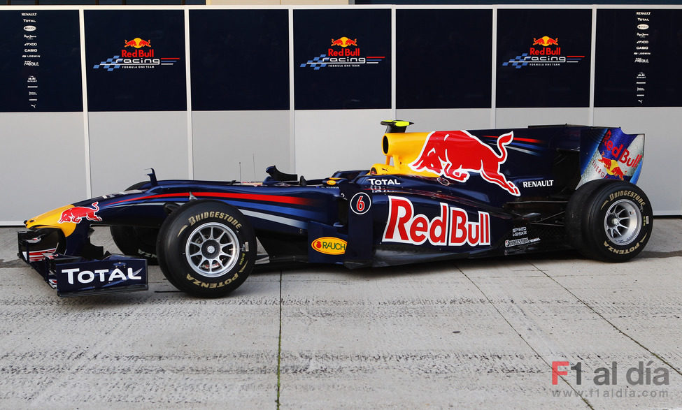 El Red Bull en el 'pit-lane'