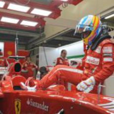 Fernando Alonso se sube al F10