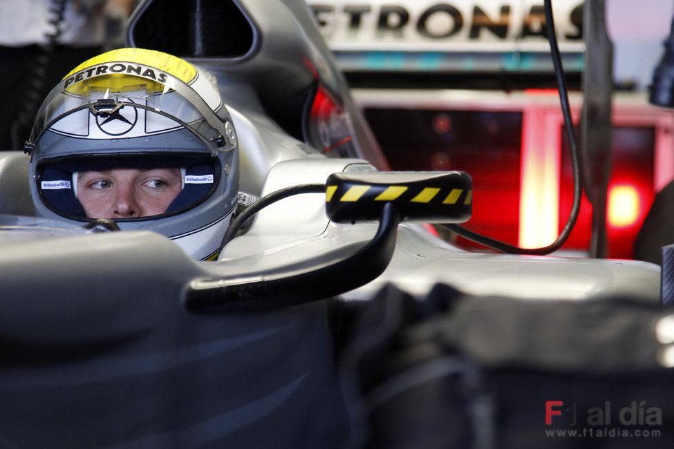 Rosberg sentado en el W01
