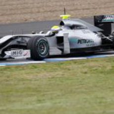 Nico pilota el nuevo Mercedes