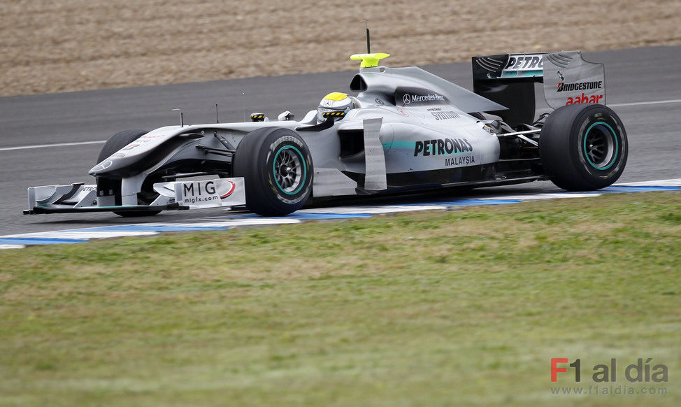 Nico pilota el nuevo Mercedes