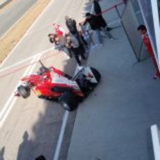 Alonso sale a pista