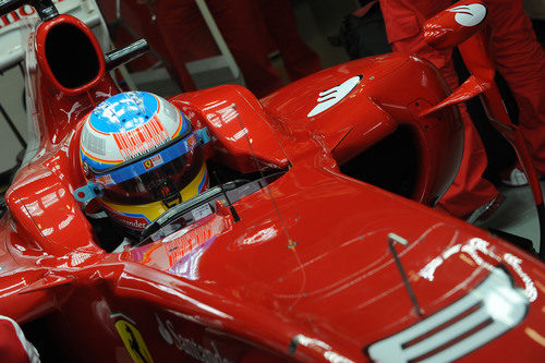 Alonso listo en el Ferrari