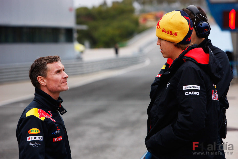 David Coulthard habla con Sebastian Vettel