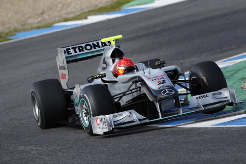 Schumacher da el relevo a Rosberg en Jerez