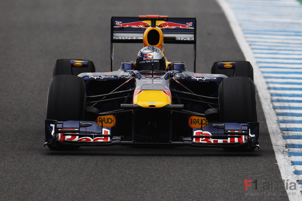 Sebastian Vettel rueda con el RB6