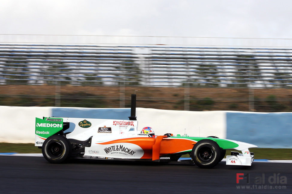 Paul di Resta rueda con el VJM03