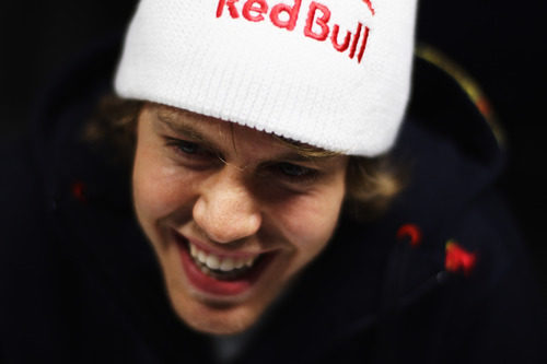 Sebastian Vettel sonríe