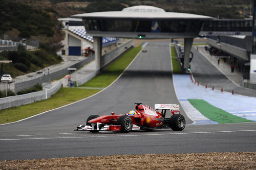 Massa con el Ferrari en Jerez