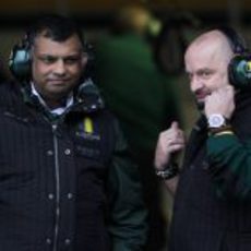 Tony Fernandes y Mike Gascoyne