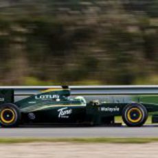 Kovalainen en pista con el T127