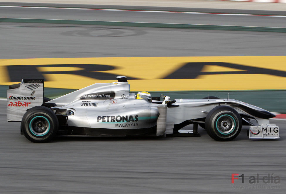 Rosberg rueda con el Mercedes