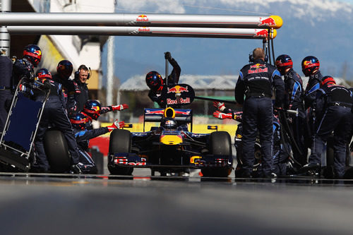 Vettel para en boxes