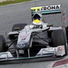 Rosberg pilota el Mercedes en Montmeló