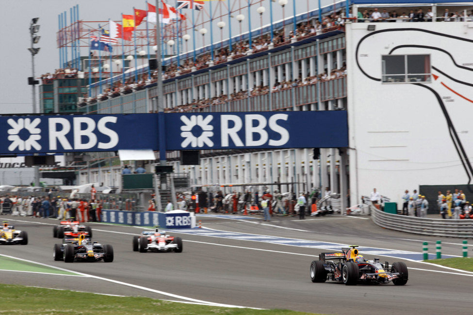 Webber en la recta de meta de Magny-Cours