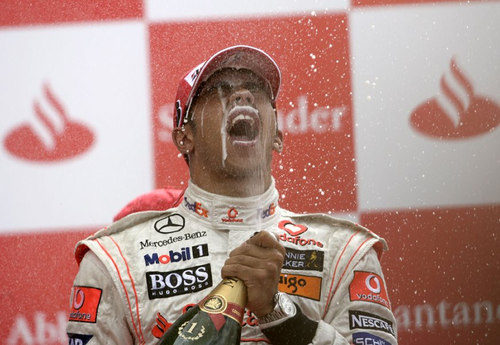 Hamilton gana en Silverstone